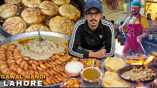 75 YEARS OLD LAHORI NASHTA Butter Chicken Karahi  Pakistani Street Food in Lahore ft realme [upl. by Nnylacissej669]