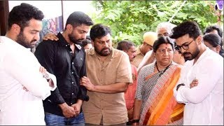 Chiranjeevi Pays Tribute to Harikrishna  హరికృష్ణ భౌతికకాయానికి చిరంజీవి నివాళి [upl. by Nhguahs]