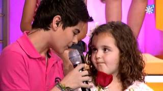 Abraham Mateo sorprende a una fan de 4 añitos Le dedica Mi princesa de David Bisbal [upl. by Ecined]