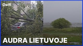 Lietuvą siaubia audra tvinsta gatvės nuvirtę medžiai be elektros –130 tūkst vartotojų [upl. by Odiug]