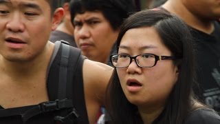 Violinist STUNS Bangkok Street with quotRadioactivequot Looping Cover [upl. by Aicirtac]