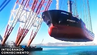 Como erguer um navio inteiro O maior guindaste flutuante do mundo [upl. by Janka]