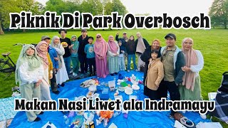 Piknik Di Park Overbosch bersama keluarga ‼️Makan Nasi Liwet Indramayu bersama [upl. by Branden708]