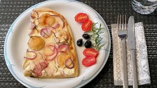 Flammkuchen mit Ziegenkäse Honig und Rosmarin [upl. by Ennobe]