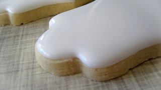 How to Flood a Cookie With Royal Icing by Emmas Sweets [upl. by Fink]