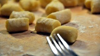 Ricetta Gnocchi di Patate Morbidi fatti in casa con ragu bianco [upl. by Besnard847]