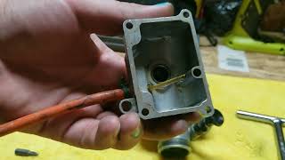 1979 Yamaha DT175  Carb Removal Main Jet Autolube Bleed [upl. by Coulter]