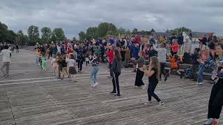 La danse des Jeux olympiques sur le barrage du Couesnon [upl. by Einahpet]