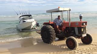 Launching the Boat on Fraser Island  Orchid Beach  Fraser Island Fishing  All About Fraser [upl. by Htepsle186]