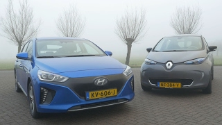 ANWB Dubbeltest Hyundai IONIQ electric vs Renault Zoe R90 2017 [upl. by Eivla]