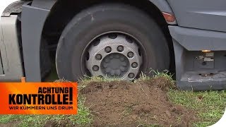 LKW auf AutobahnParkplatz fest gefahren  Der ADAC hilft  Achtung Kontrolle  kabel eins [upl. by Borroff]