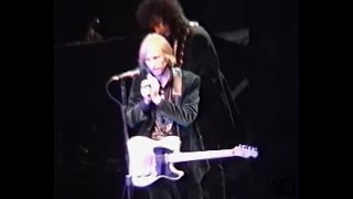 Breakdown  Tom Petty amp HBs live 1990 video [upl. by Ennaylime]