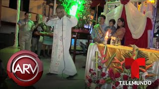 Sacerdote bailarín ofrece misa al ritmo de cumbia  Al Rojo Vivo  Telemundo [upl. by Richey]