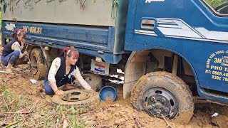 Girl repairs and restores a broken car wheel in the middle of the road [upl. by Ushijima261]