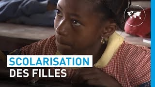 Scolarisation des filles en Guinée  un défi de tous les jours  UNICEF France [upl. by Pax]