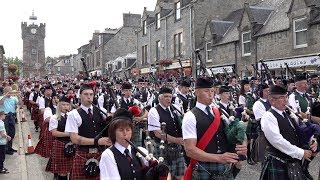 Chieftain leads almost 300 pipers amp drummers to the 127th Dufftown Highland Games in Moray Scotland [upl. by Meit]