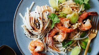 Recette  Gambas aux nouilles de riz [upl. by Ahtis]