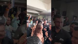 Sidharth Malhotra Protects Wife Kiara Advani From Mob at Manish Malhotras Diwali Party Watch Video [upl. by Llehsal810]