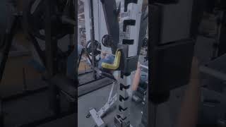 Tried smith machine for the first time🫠 mrolympia benchpress gymrat gym bodybuilding [upl. by Ewer]