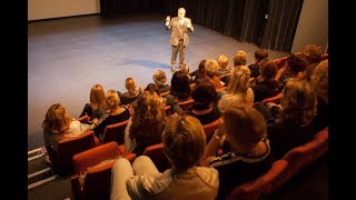 Gastvrijheid presentatie van Guido Thys Klanten Wegjagen humor  boodschap [upl. by Aicirtam]