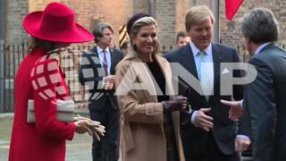 Koning en koninginnen arriveren op Binnenhof [upl. by Navar]