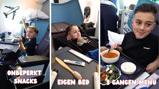 EERSTE KEER MET 3 KINDEREN BUSINESS CLASS VLIEGEN  856 [upl. by Solhcin]