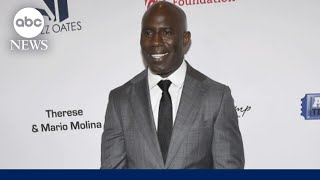 Former NFL star Terrell Davis handcuffed on plane [upl. by Neema]