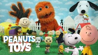 NEW GIANT Surprise Toys THE PEANUTS MOVIE Happy Dance Snoopy amp Charlie Brown Collectors Set [upl. by Holtz]