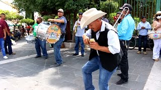 BAILANDO CON TAMBORAZO POR EL JARDIN DE JEREZ ZACATECAS [upl. by Steffen]