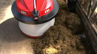 Lely Juno 100 foderputtare [upl. by Sikras574]