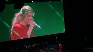 Behind these hazel eyes  Kelly Clarkson Live [upl. by Sparke935]