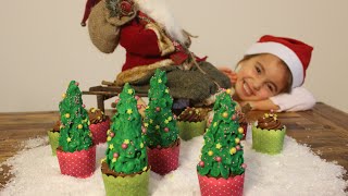 Lebkuchenmuffins mit süßem Tannenbaum   Sallys Welt [upl. by Cormac128]