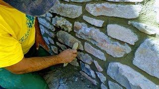 NATURSTEINMAUER BAUEN IM SCHLOSS PROFIMAURER BEI DER ARBEITGRAUWACKE SANDSTEIN EINBAU VERMÖRTELT [upl. by Ivel226]