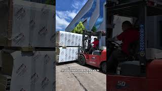 The polyurethane edged rock wool sandwich panels shipped to Pakistan are being loaded [upl. by Valry]