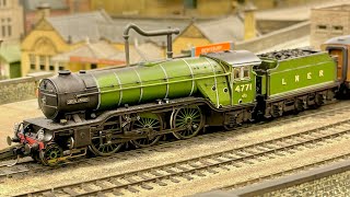 Bachmann LNER V2 class 4771 quotGreen Arrowquot running on Dewsbury Midland [upl. by Erika]