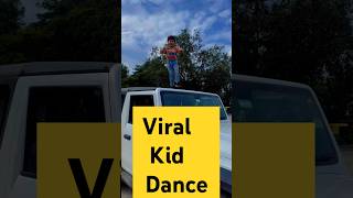 Little kid dancing Chal Chhaiyyan Chhaiyyan Shahrukh Khan [upl. by Sikorski863]