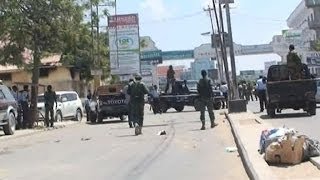 Somalie au moins sept morts dans un attentat à la bombe [upl. by Anirtruc774]