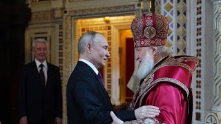 Russia Putin nella Cattedrale di Mosca per la Pasqua Ortodossa [upl. by Llerred63]