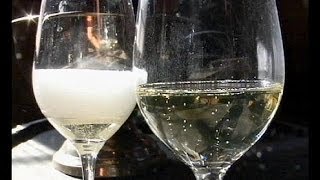 Il Prosecco batte lo champagne vende più bottiglie [upl. by Charyl]