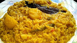 মুগ ডালের নিরামিষ খিচুড়ি। siddho chaler khichuri।bengali moong dal khichdi [upl. by Vaughan]