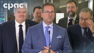 9 h 30 HE  Le chef du Bloc Québécois parle aux journalistes sur la colline du Parlement [upl. by Ailama]