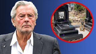 Mort dAlain Delon  Loubo le chien gît à côté de sa tombe et verse des larmes [upl. by Heida895]