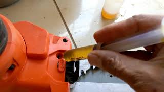 How To Oil a Black and Decker Alligator Chainsaw Lopper  LP1000 [upl. by Graff]