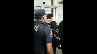 Agente Penitenciário Saca Arma Pra Vigilante Dentro De Um Hospital Público em Anápolis Goiás [upl. by Noyek161]