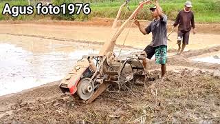 Skill Drver Traktor Sangat luar Biasa Manuver Sambil Ngebut‼️Traktor Sawah singkal Garu Siap Tanam [upl. by Gerg758]