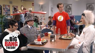 Howards Sheldon Costume  The Big Bang Theory [upl. by Naujad]