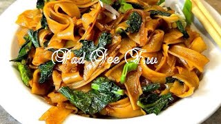 Pad see ew thick noodles fettuccine easy and quick recipe for dinner thai food [upl. by Rehpotirhc]