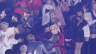 181106 방탄소년단 BTS 올해의가수상 축하해주는 트와이스 4K 직캠 Fancam 지니뮤직어워즈 MGA by Mera [upl. by Dougie]