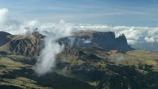 Zeitraffer Seiser Alm mit Rosengarten und OrtlerGruppe Dolomiten Südtirol [upl. by Leandro]