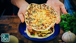 Recette facile et presque express de Naan au fromage à lail aux herbes  YouCookCuisine [upl. by Akehs]